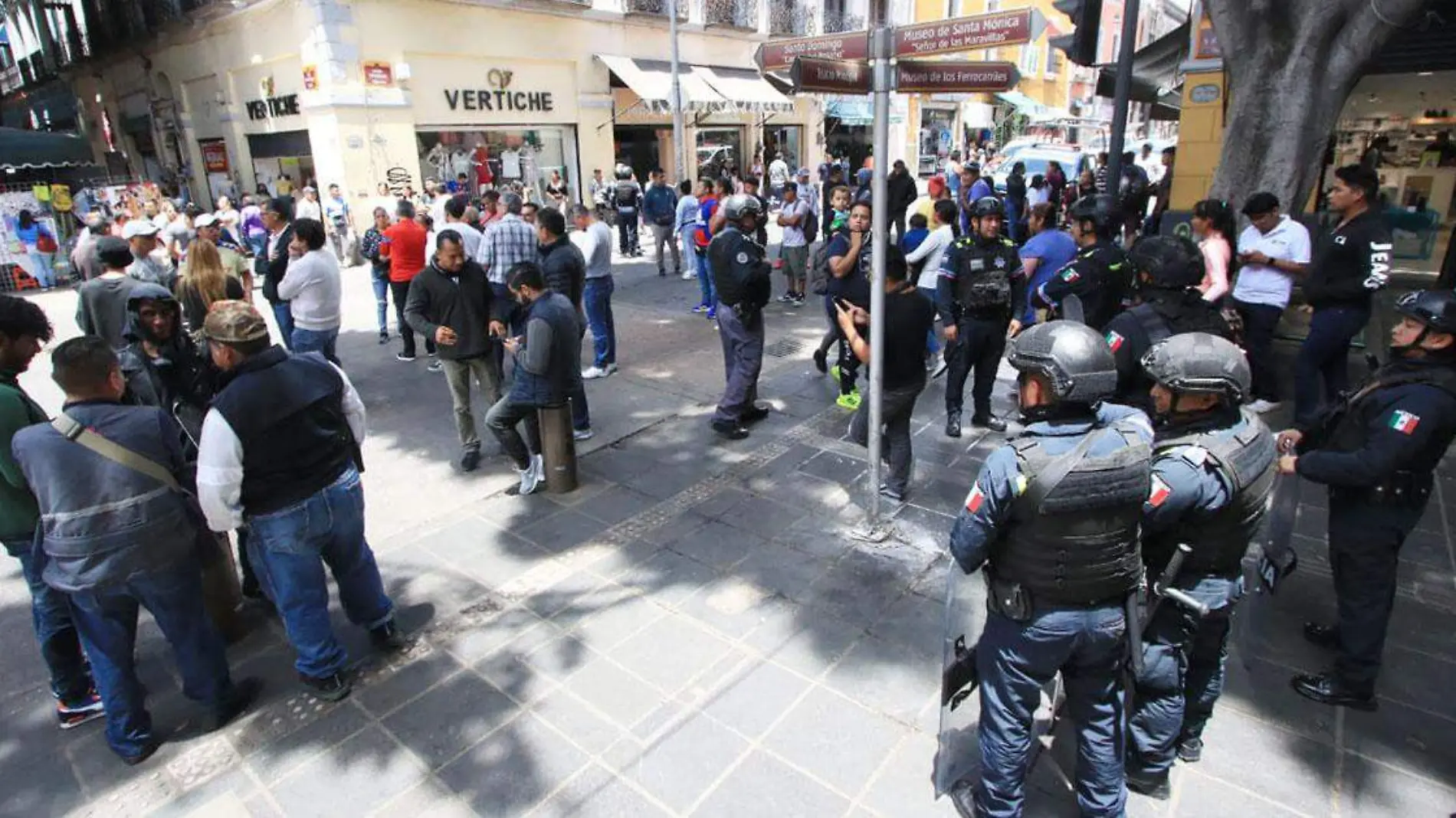 Un conato de bronca se registró este viernes, en la calle 5 de Mayo y la 8 Poniente del Centro Histórico de Puebla